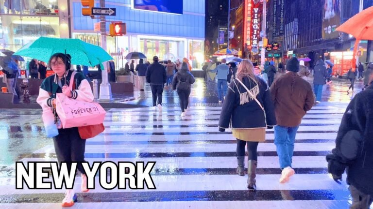 Rainy Night in New York City ☔🗽 – Experience NYC! Explore Manhattan at NIGHT!